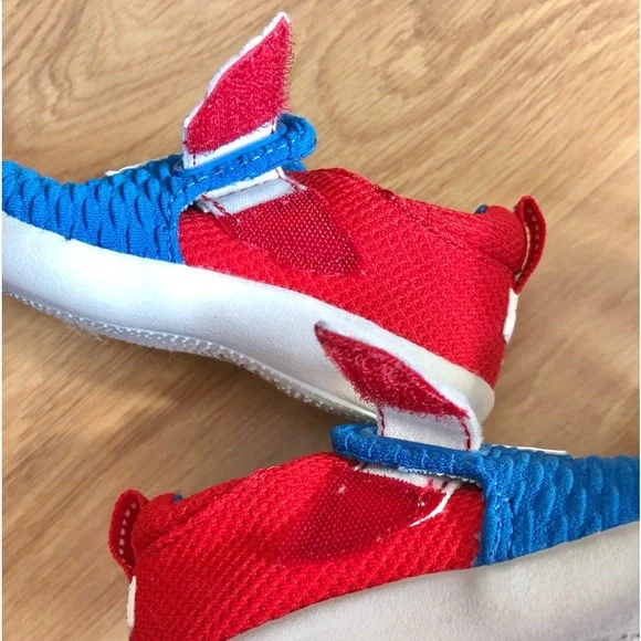 EUC TOMS Toddler Marvel Captain America Sneakers-Red, White and Blue - Picture 10 of 12